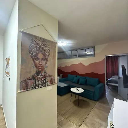 Central Apartment Tirana アパート ティラナ